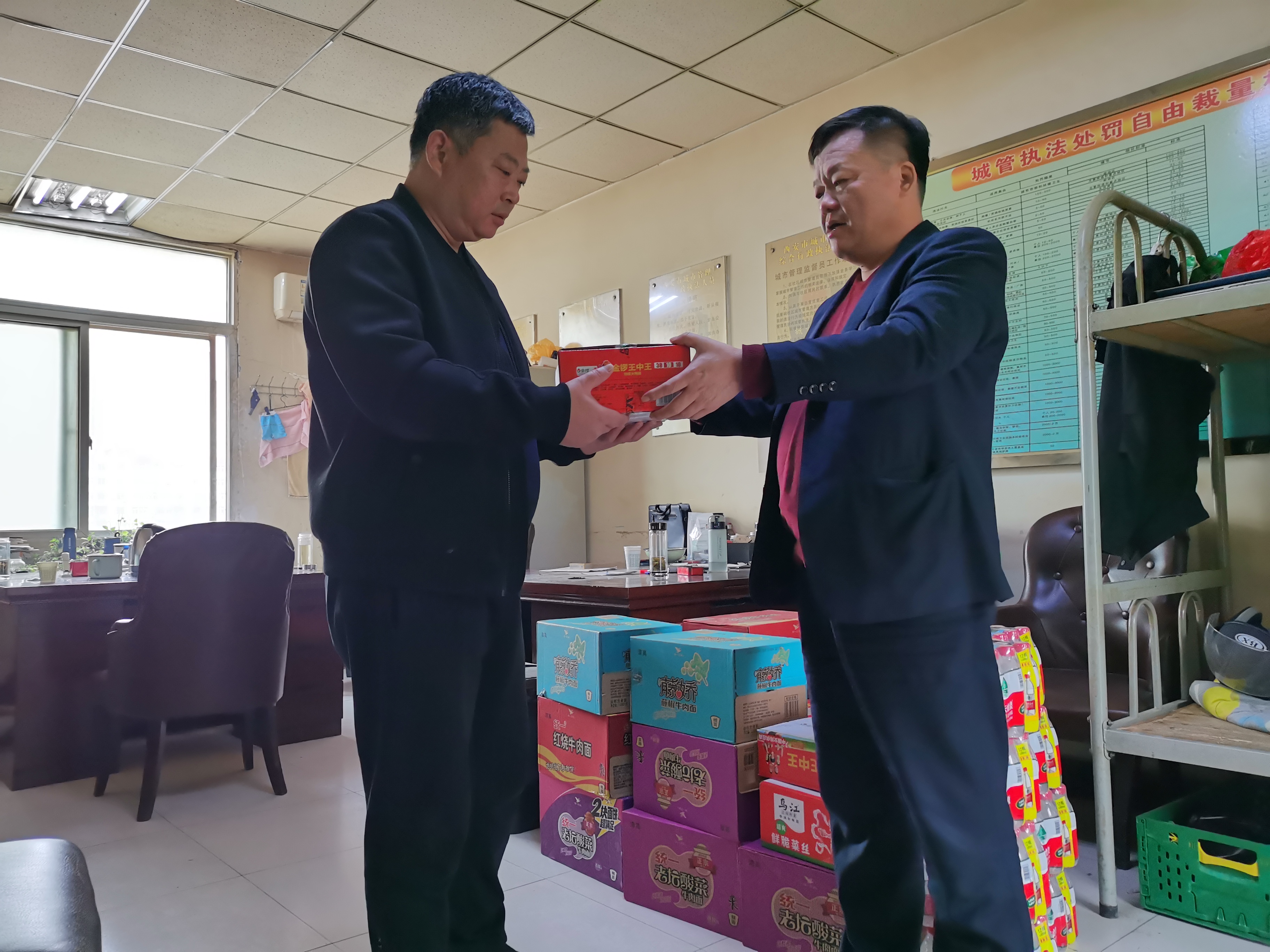 寒冬烈烈送溫暖，關(guān)懷至至暖人心——慰問(wèn)一線(xiàn)城市管理者 